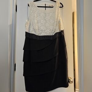 Dress Barn Black and White Sheath Dress Sleeveless Scoop Neck